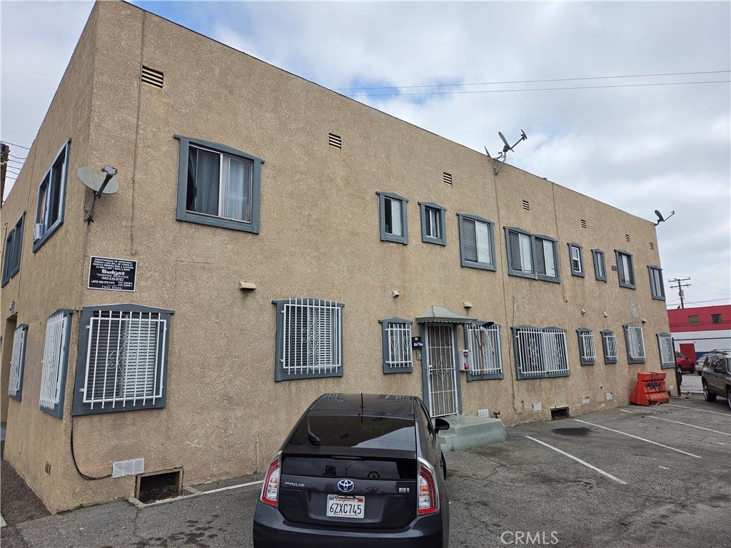 Image 3 of property listing at 1561 W Pacific Coast, Long Beach, CA 90810
