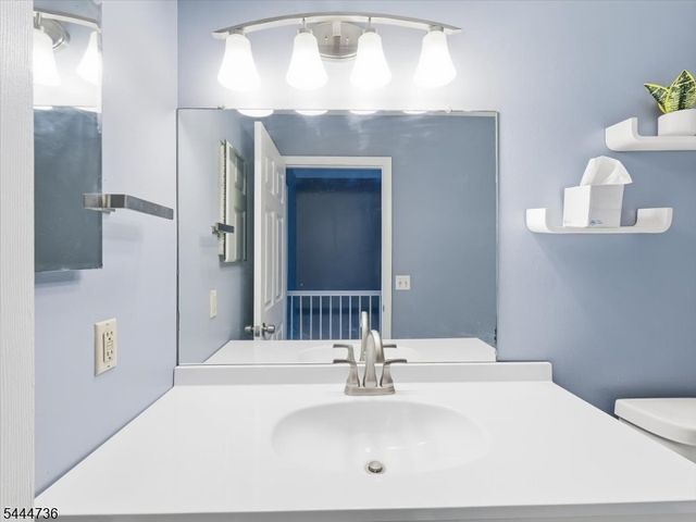 4 Derby St, East Orange City, NJ 07018