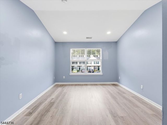 4 Derby St, East Orange City, NJ 07018