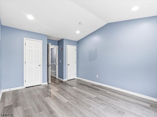 4 Derby St, East Orange City, NJ 07018