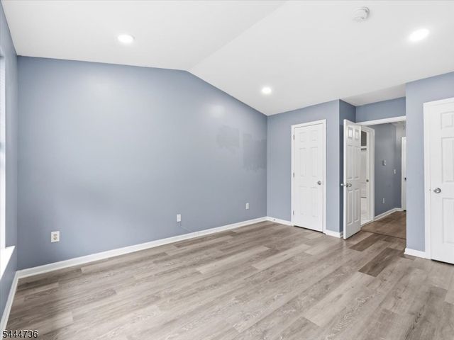 4 Derby St, East Orange City, NJ 07018