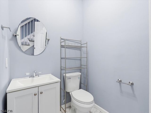 4 Derby St, East Orange City, NJ 07018