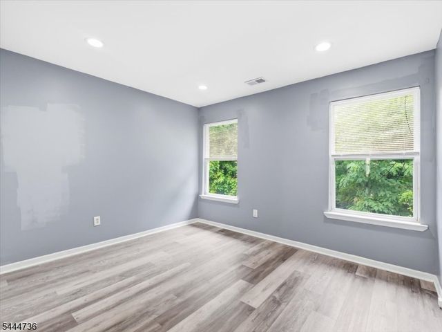 4 Derby St, East Orange City, NJ 07018