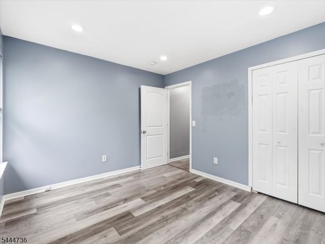 4 Derby St, East Orange City, NJ 07018