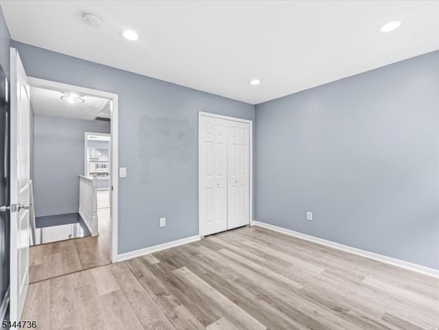 4 Derby St, East Orange City, NJ 07018