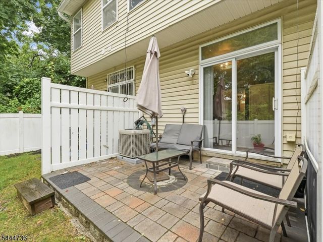 4 Derby St, East Orange City, NJ 07018