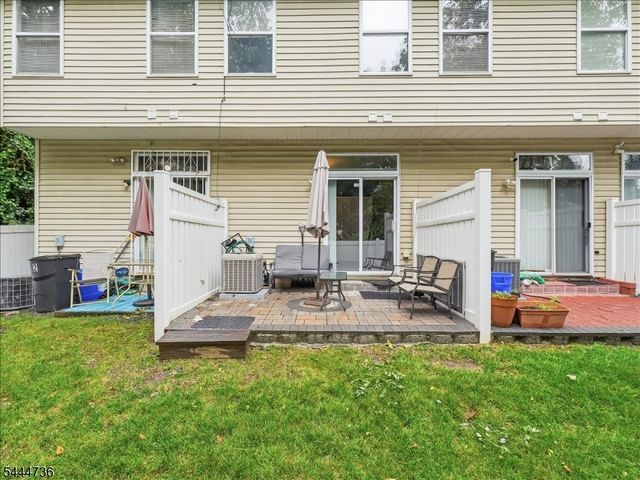 4 Derby St, East Orange City, NJ 07018