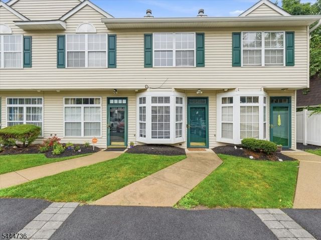 4 Derby St, East Orange City, NJ 07018