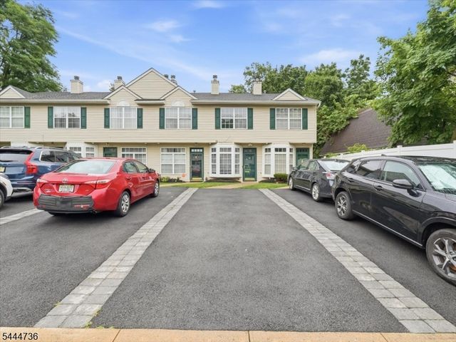 4 Derby St, East Orange City, NJ 07018