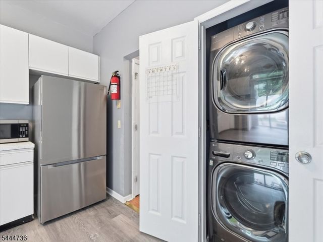 4 Derby St, East Orange City, NJ 07018