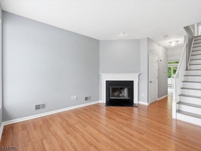 4 Derby St, East Orange City, NJ 07018