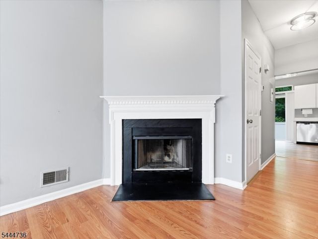 4 Derby St, East Orange City, NJ 07018