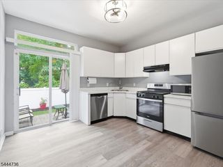 4 Derby St, East Orange City, NJ 07018