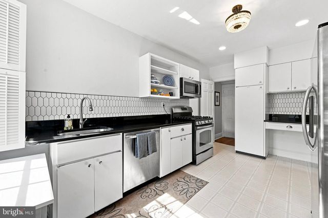 702 GREENHILL AVE, Wilmington, DE 19805