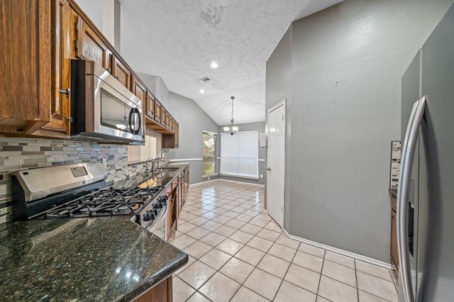 18123 Lake Bend Drive, Houston, TX 77084