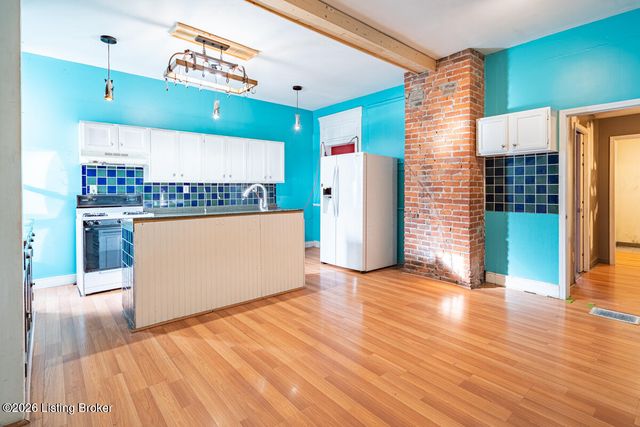 132 Stoll Ave, Louisville, KY 40206