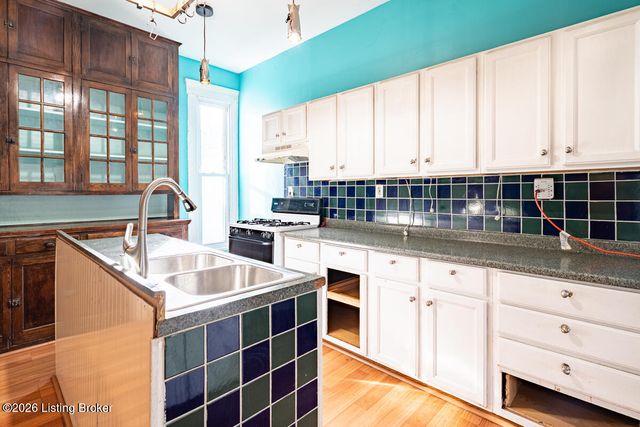 132 Stoll Ave, Louisville, KY 40206