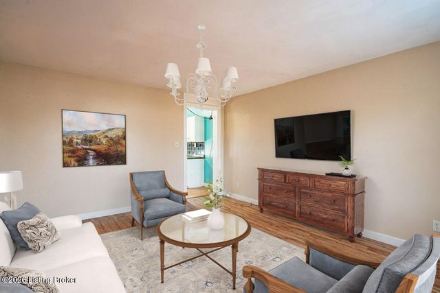 132 Stoll Ave, Louisville, KY 40206