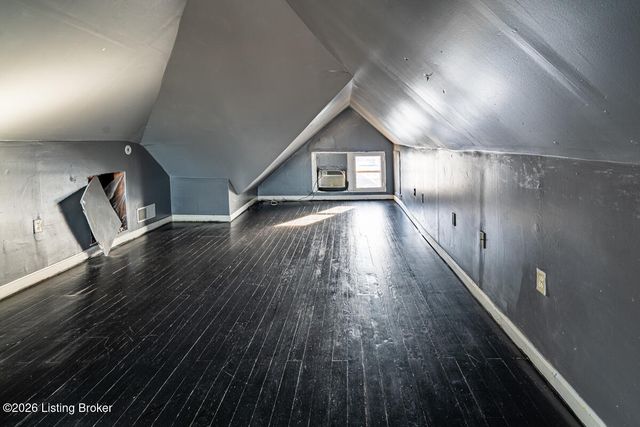 132 Stoll Ave, Louisville, KY 40206