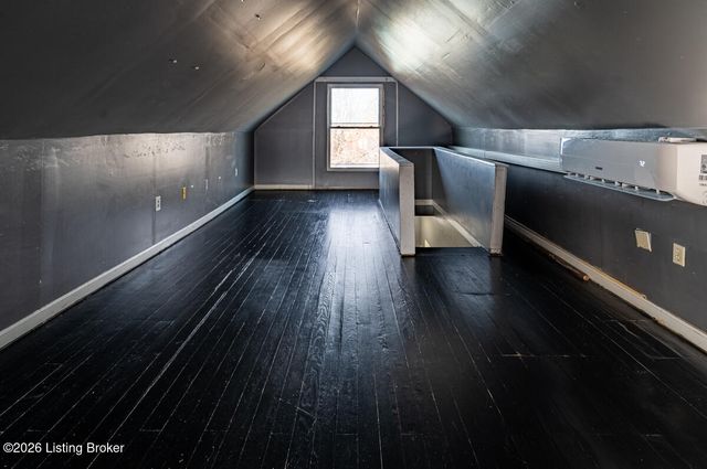 132 Stoll Ave, Louisville, KY 40206