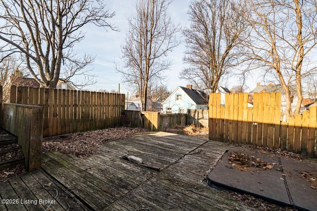 132 Stoll Ave, Louisville, KY 40206