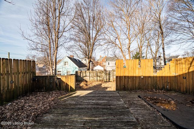 132 Stoll Ave, Louisville, KY 40206