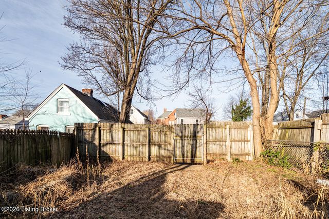 132 Stoll Ave, Louisville, KY 40206