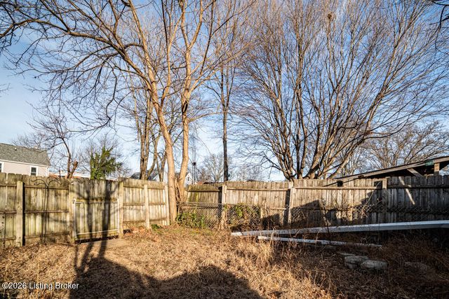 132 Stoll Ave, Louisville, KY 40206