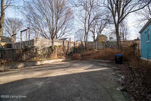 132 Stoll Ave, Louisville, KY 40206