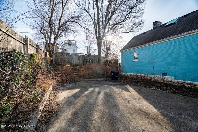 132 Stoll Ave, Louisville, KY 40206