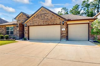 907 S Chamfer Way, Crosby, TX 77532