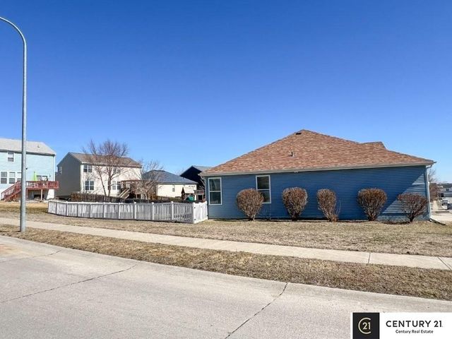 14860 Grebe Street, Bennington, NE 68007
