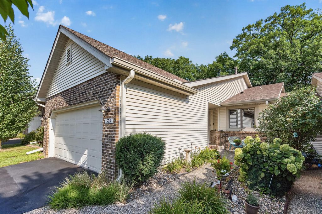 525 Sterling Street S, Maplewood, MN 55119 — exterior