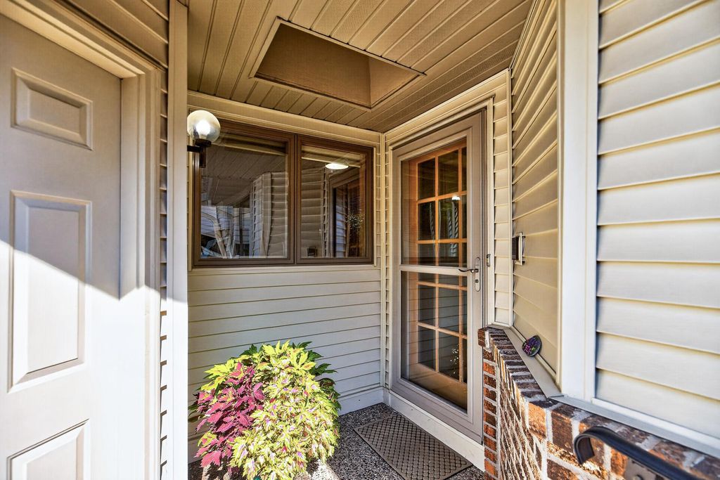 525 Sterling Street S, Maplewood, MN 55119 — photo 3