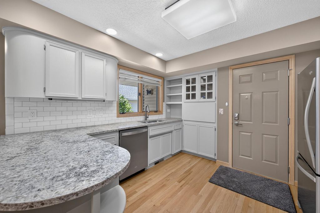 525 Sterling Street S, Maplewood, MN 55119 — photo 5
