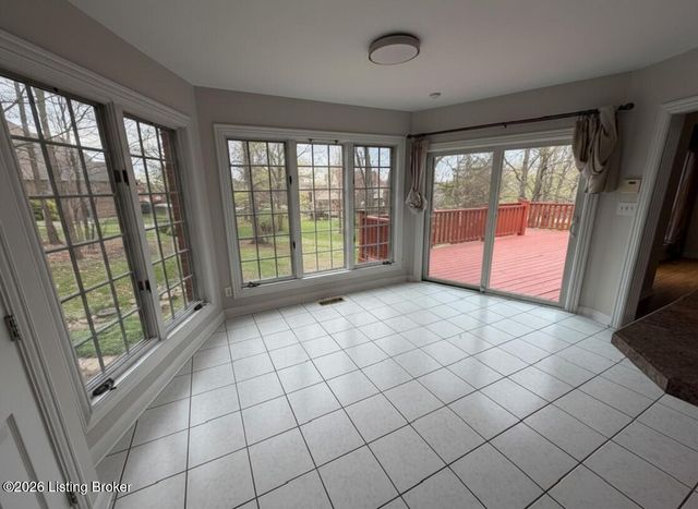 6311 Breeze Hill Rd, Crestwood, KY 40014