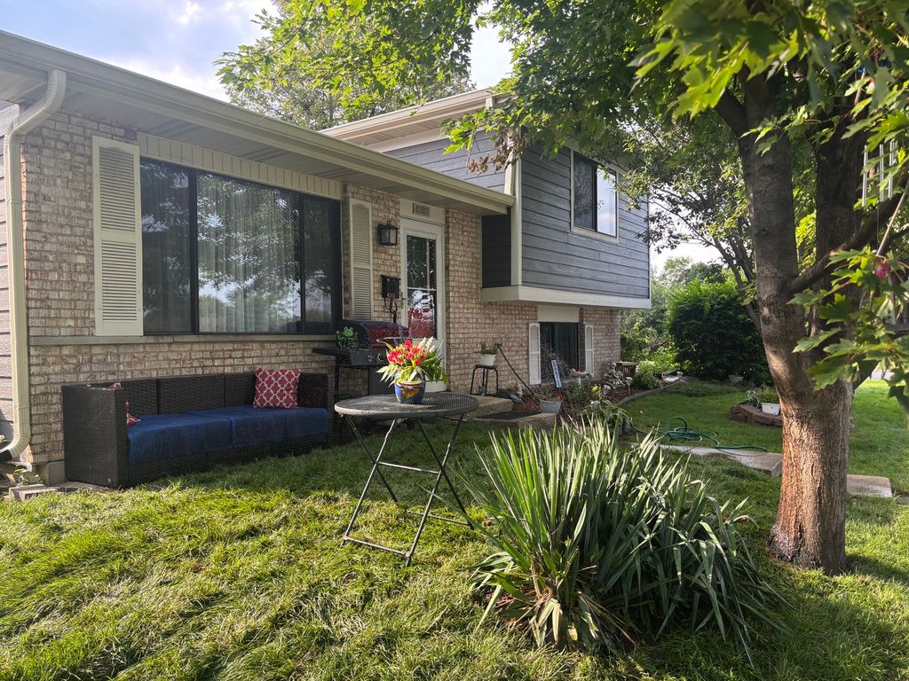 6282 Kit Carson Drive 6282, Hanover Park, IL 60133