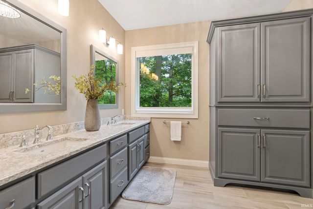 11120 Creekwood Court, Fort Wayne, IN 46814