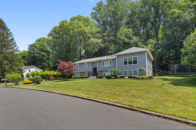 29 Skylark Drive, Monsey, NY 10977