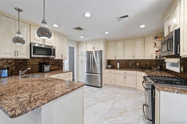 29 Skylark Drive, Monsey, NY 10977