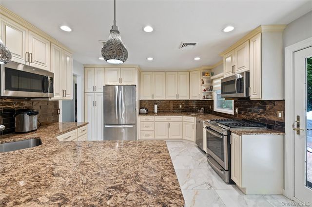 29 Skylark Drive, Monsey, NY 10977