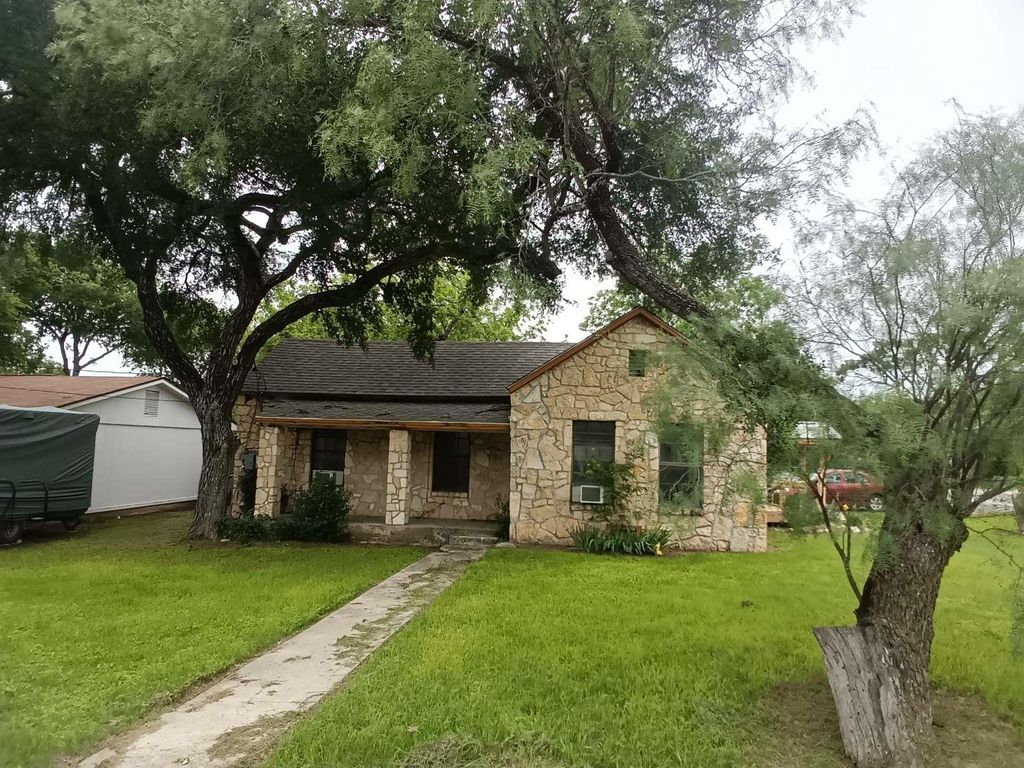 308 N Ridge ST, Lampasas, TX 76550