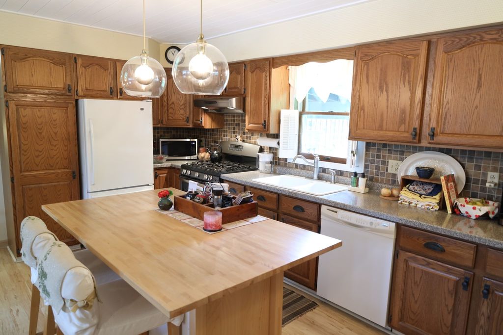 Image 5 of property listing at 27502 Pepin Road, Webster, WI 54893