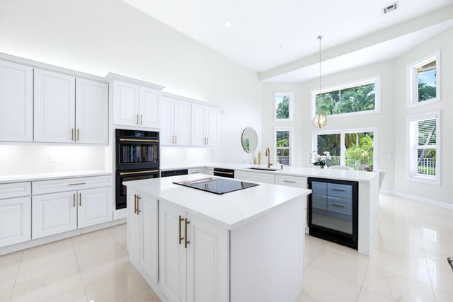 7638 NW 51ST Place, Coral Springs, FL 33067