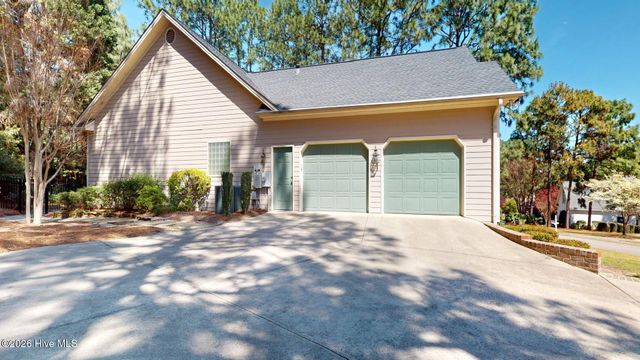30 Steeplechase Court, Southern Pines, NC 28387