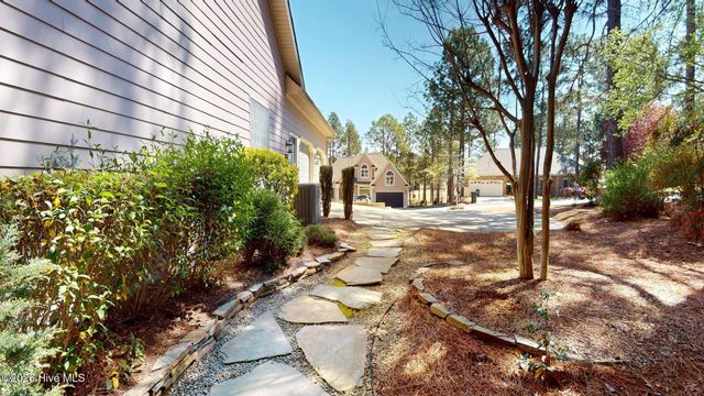 30 Steeplechase Court, Southern Pines, NC 28387