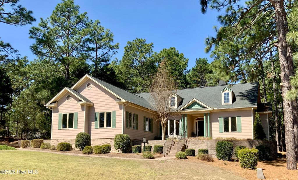 30 Steeplechase Court, Southern Pines, NC 28387