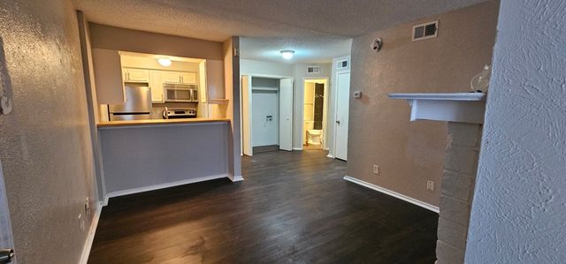 9520 Royal Lane 305A, Dallas, TX 75243
