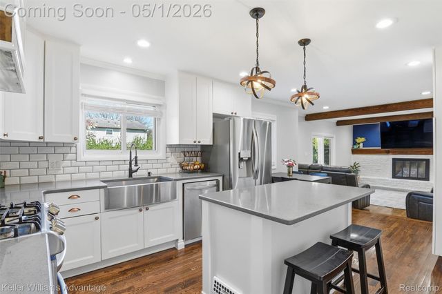 16601 Golfview Street, Livonia, MI 48154