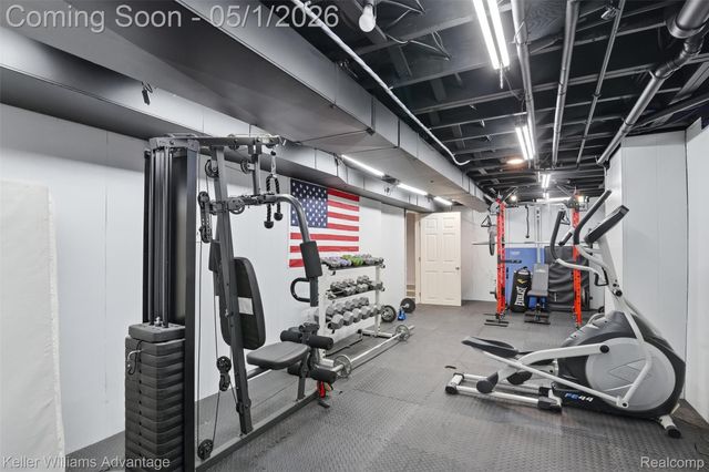 16601 Golfview Street, Livonia, MI 48154